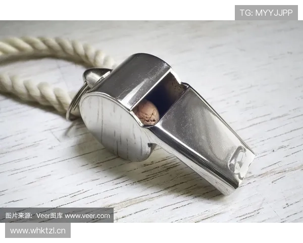 哨音规则拆解：裁判何时吹响才能保证判罚公正？